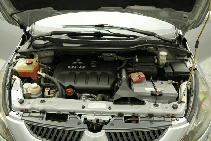 mitsubishi-grandis-diesel-2006-big-33