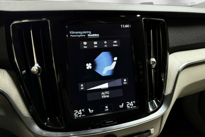 volvo-v60-diesel-2019-big-30
