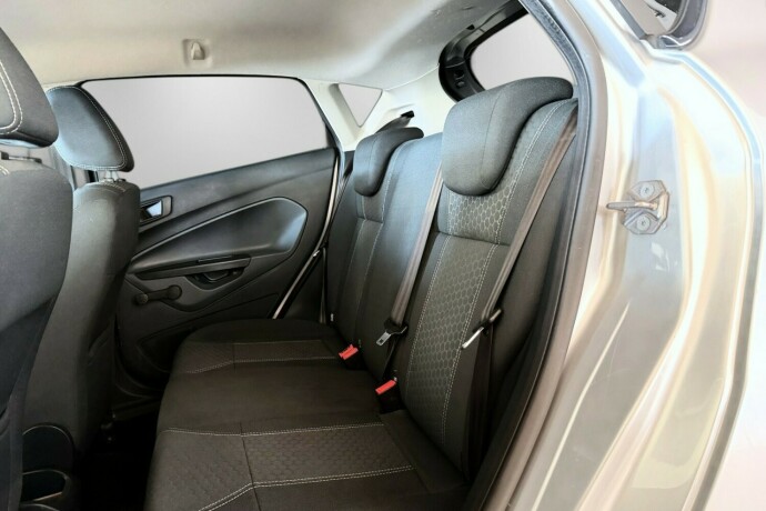 ford-fiesta-bensin-2010-big-17