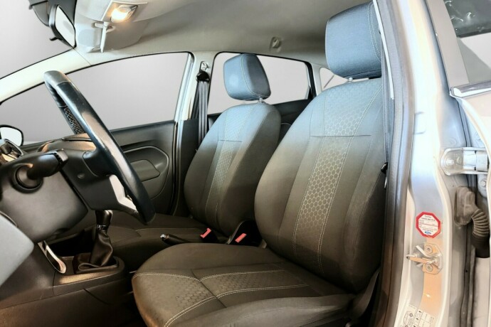 ford-fiesta-bensin-2010-big-16