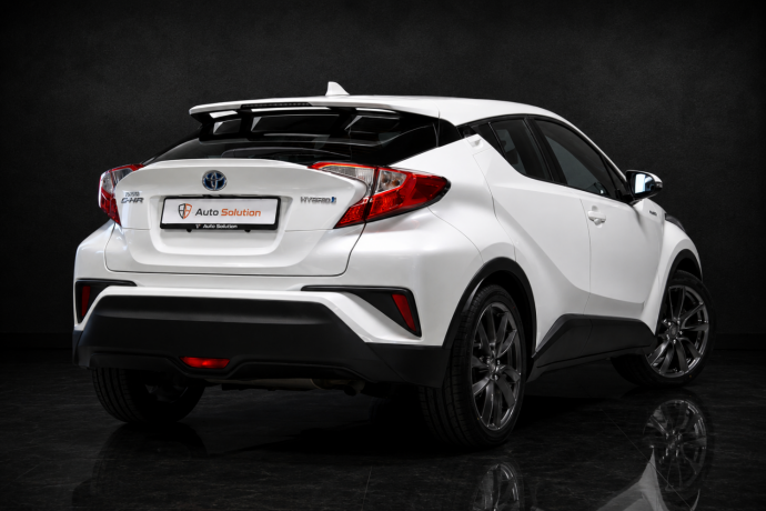 toyota-c-hr-elektrisitetbensin-2018-big-1