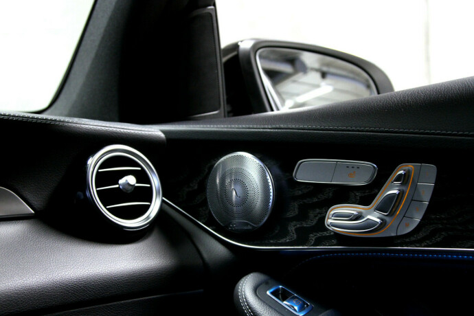 mercedes-benz-glc63-bensin-2018-big-34