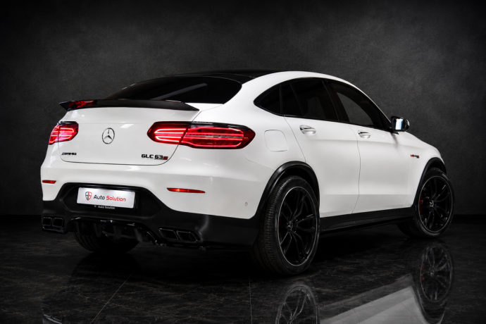 mercedes-benz-glc63-bensin-2018-big-1