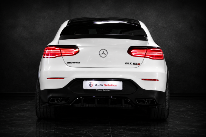 mercedes-benz-glc63-bensin-2018-big-3
