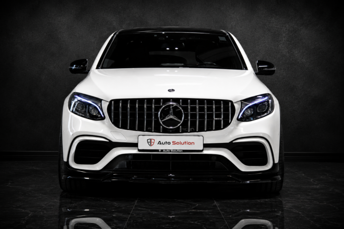 mercedes-benz-glc63-bensin-2018-big-2