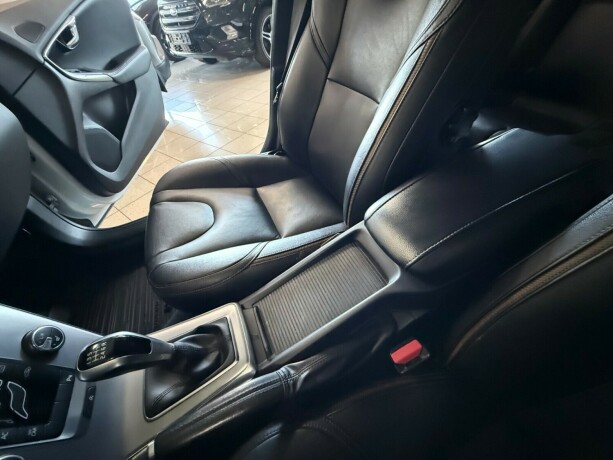 volvo-v40-cross-country-bensin-2018-big-17