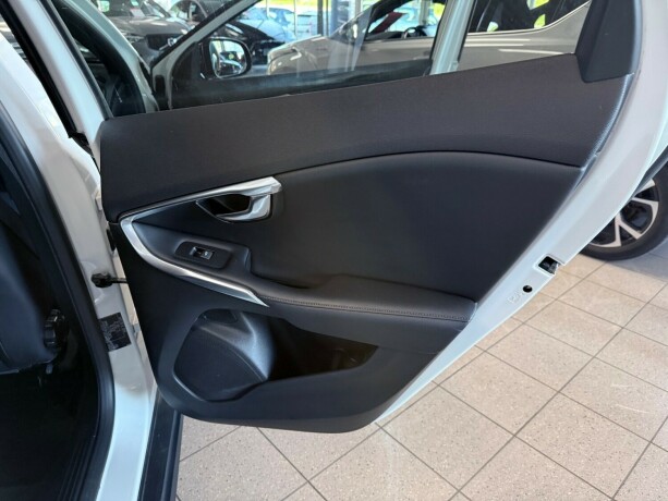 volvo-v40-cross-country-bensin-2018-big-25