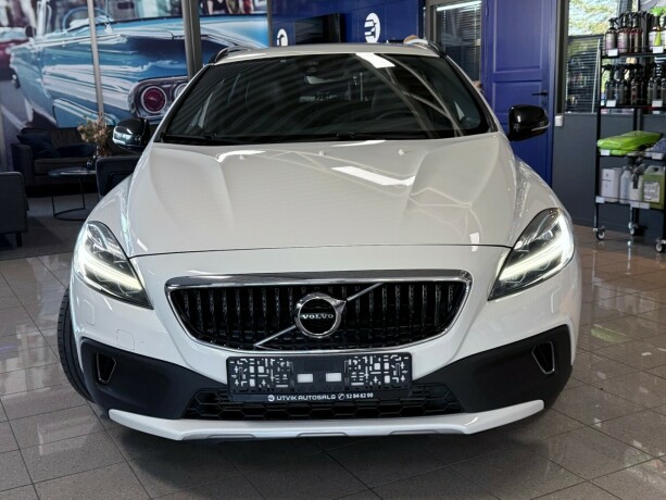 volvo-v40-cross-country-bensin-2018-big-1