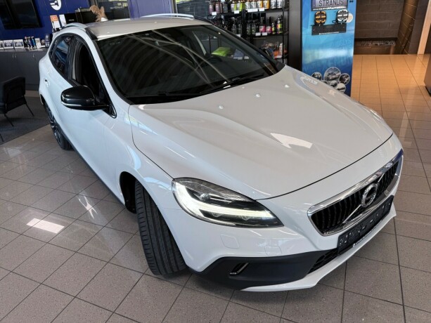 volvo-v40-cross-country-bensin-2018-big-8