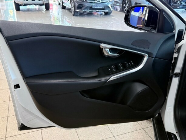 volvo-v40-cross-country-bensin-2018-big-9