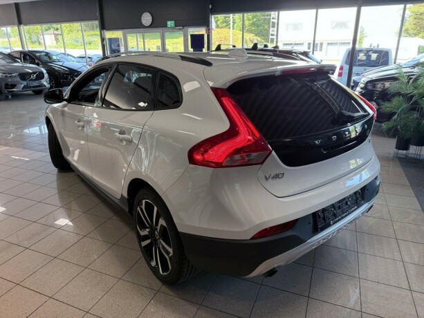 volvo-v40-cross-country-bensin-2018-big-4