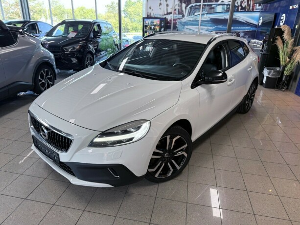 volvo-v40-cross-country-bensin-2018-big-2
