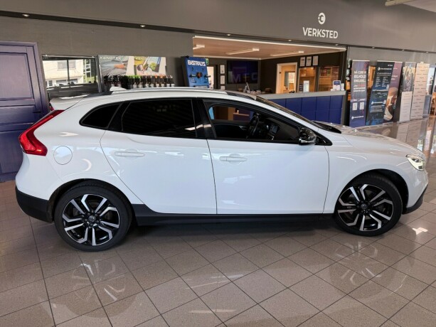 volvo-v40-cross-country-bensin-2018-big-7