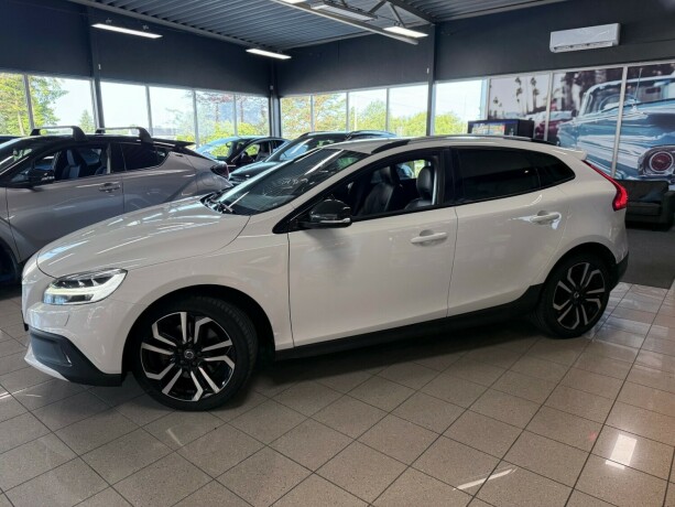 volvo-v40-cross-country-bensin-2018-big-3