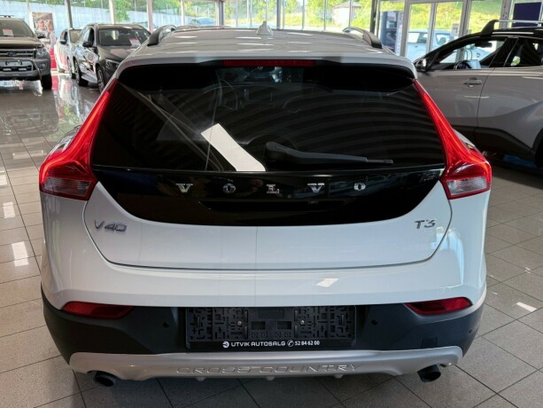 volvo-v40-cross-country-bensin-2018-big-5