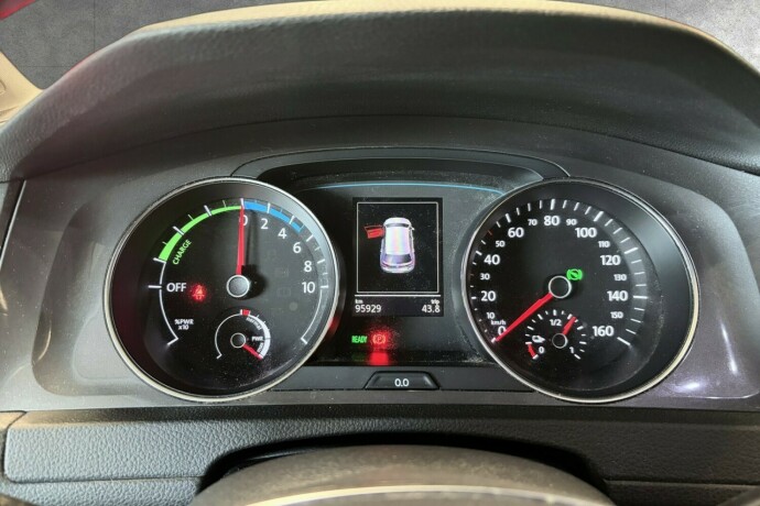 volkswagen-golf-elektrisitet-2015-big-12
