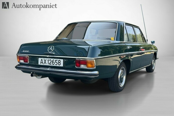 mercedes-benz-230-bensin-1971-big-5