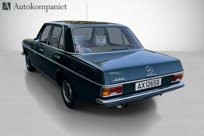 mercedes-benz-230-bensin-1971-big-4