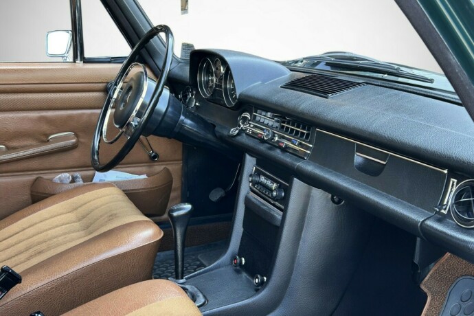mercedes-benz-230-bensin-1971-big-17