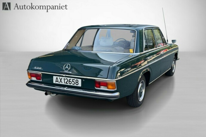 mercedes-benz-230-bensin-1971-big-2