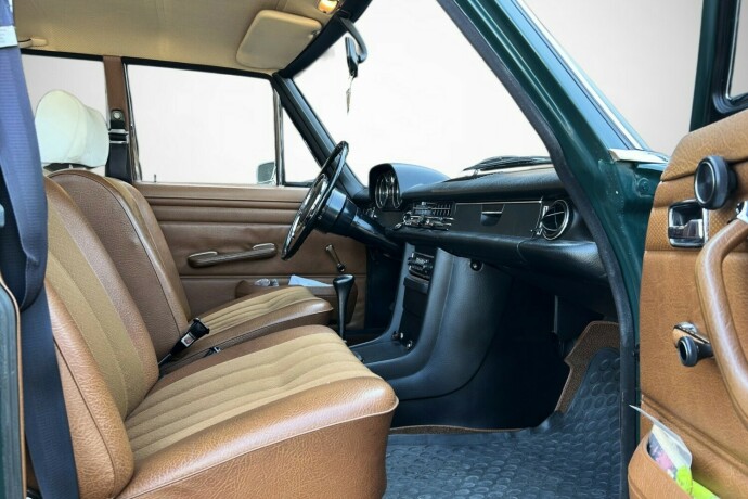 mercedes-benz-230-bensin-1971-big-19