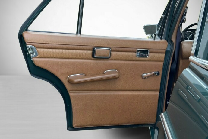 mercedes-benz-230-bensin-1971-big-24