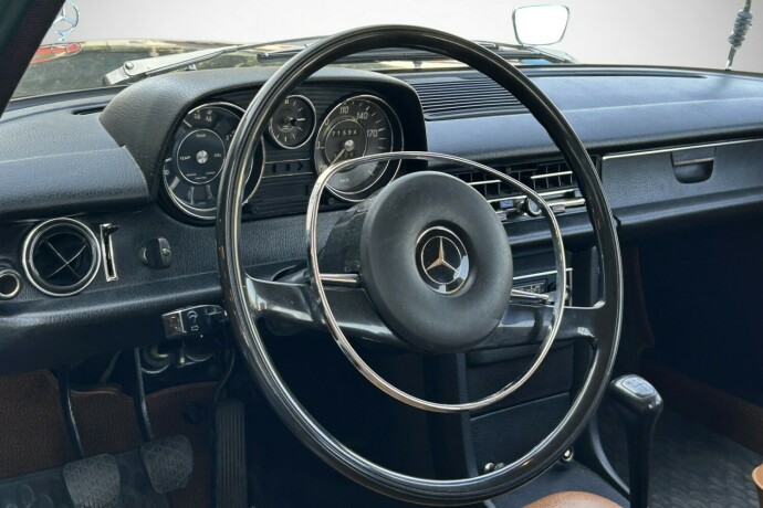 mercedes-benz-230-bensin-1971-big-15