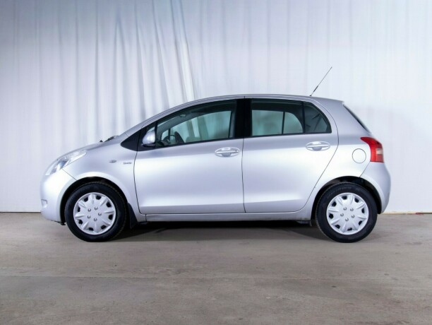 toyota-yaris-diesel-2007-big-4