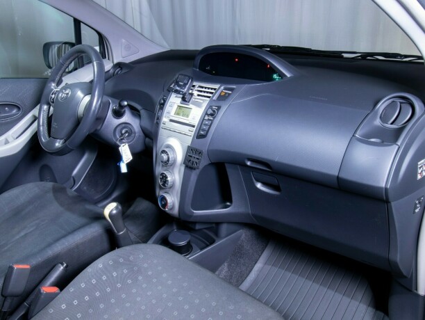 toyota-yaris-diesel-2007-big-38