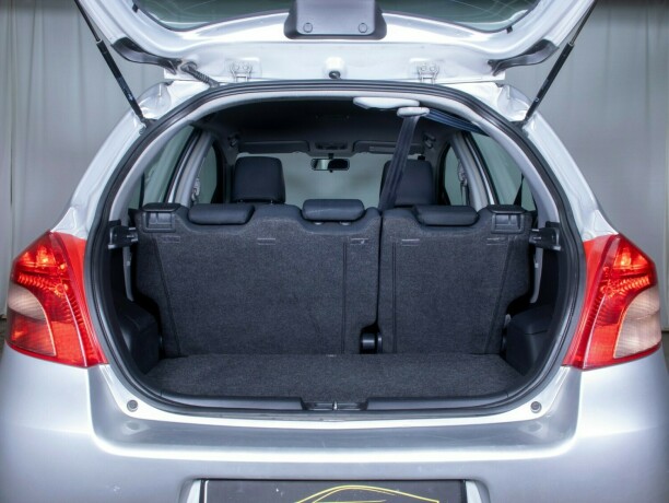 toyota-yaris-diesel-2007-big-11