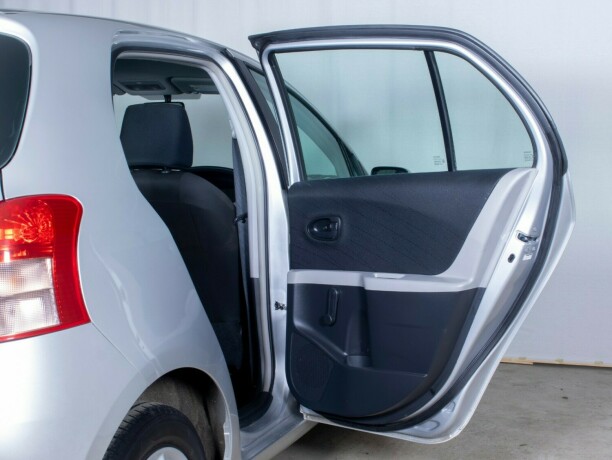 toyota-yaris-diesel-2007-big-14