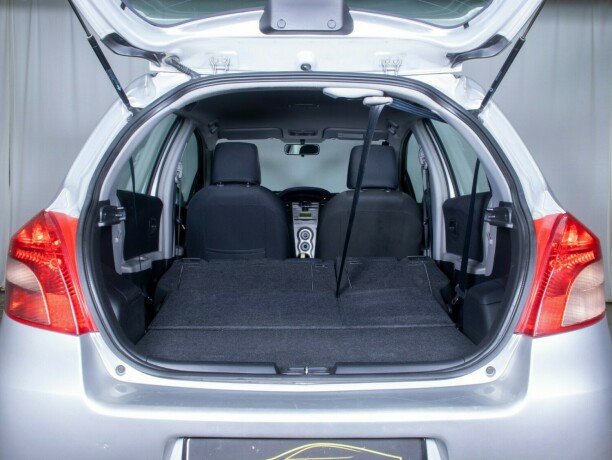 toyota-yaris-diesel-2007-big-12