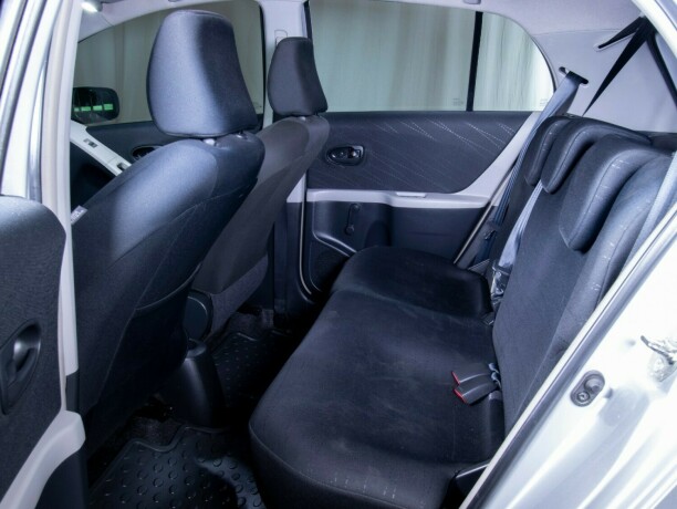 toyota-yaris-diesel-2007-big-37