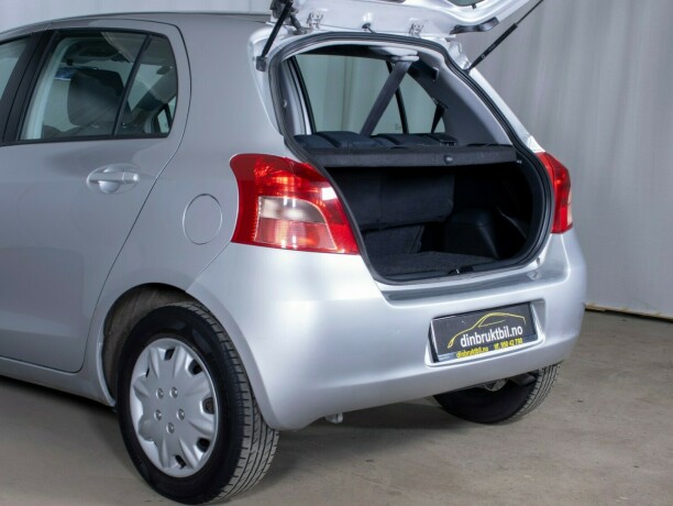 toyota-yaris-diesel-2007-big-9