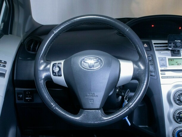 toyota-yaris-diesel-2007-big-25