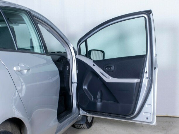 toyota-yaris-diesel-2007-big-13