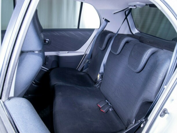 toyota-yaris-diesel-2007-big-36