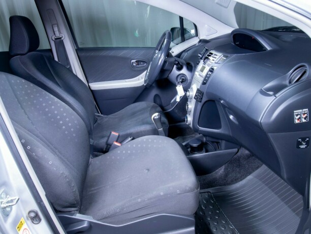 toyota-yaris-diesel-2007-big-39