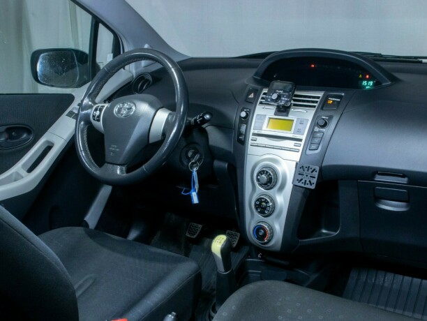 toyota-yaris-diesel-2007-big-17