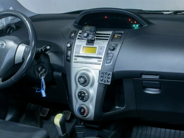 toyota-yaris-diesel-2007-big-16