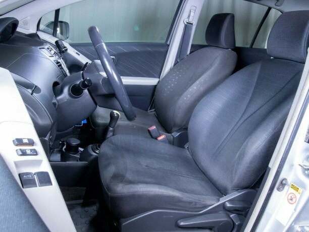 toyota-yaris-diesel-2007-big-35