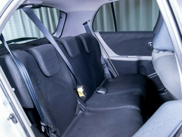 toyota-yaris-diesel-2007-big-41