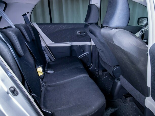 toyota-yaris-diesel-2007-big-42