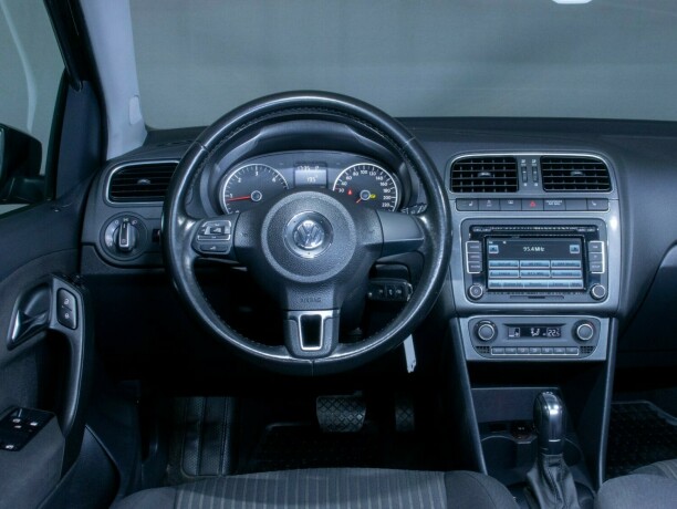 volkswagen-polo-diesel-2012-big-33