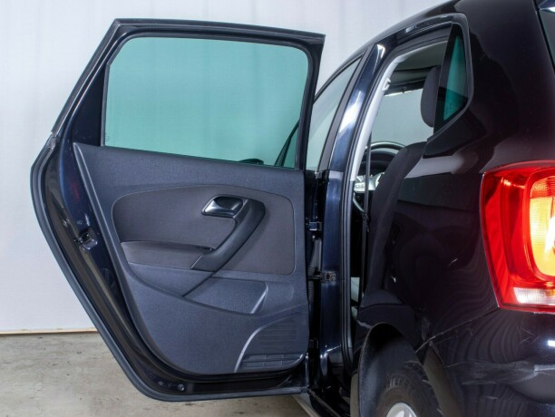 volkswagen-polo-diesel-2012-big-18