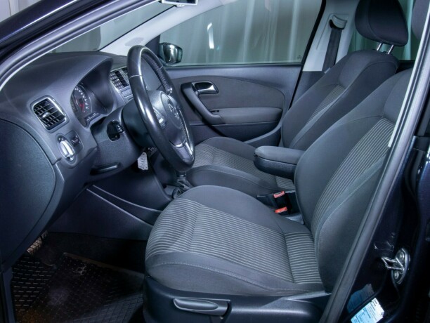 volkswagen-polo-diesel-2012-big-36