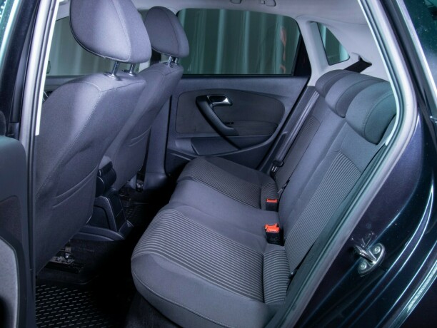 volkswagen-polo-diesel-2012-big-38