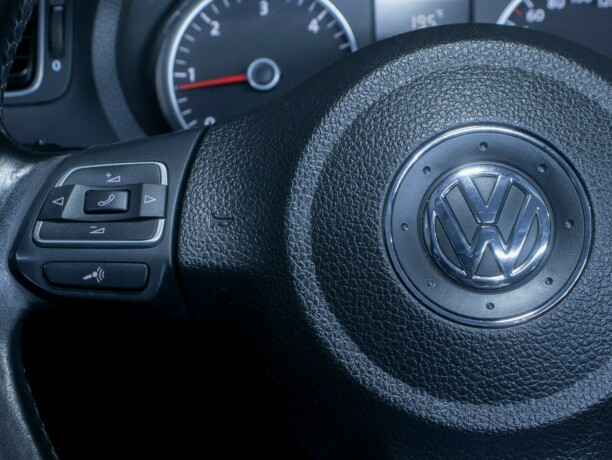 volkswagen-polo-diesel-2012-big-23