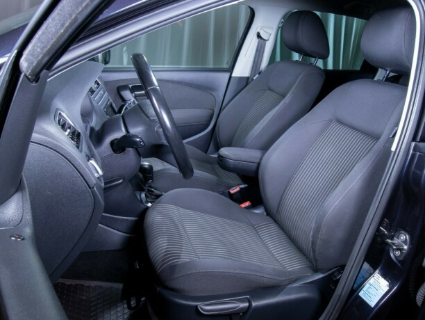 volkswagen-polo-diesel-2012-big-37