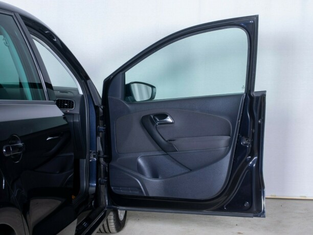 volkswagen-polo-diesel-2012-big-13